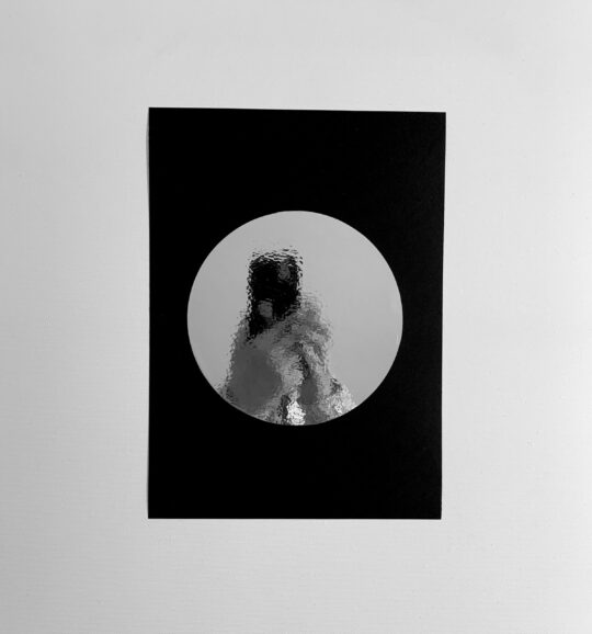 BLACK PAPER/ SILVER CIRCLE