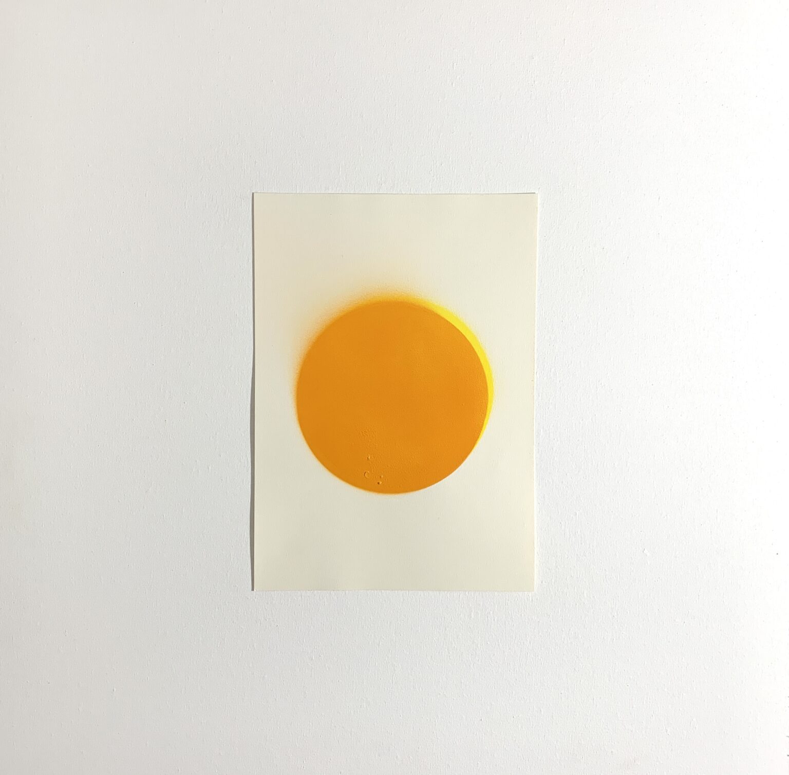 YELLOW CIRCLE PAPER SPRAY