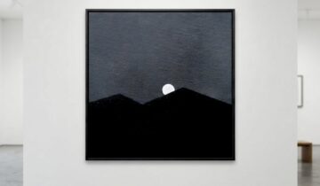 NÁVRAT A BODKA ZA MONOCHROMATICKOU GEOMETRIOU